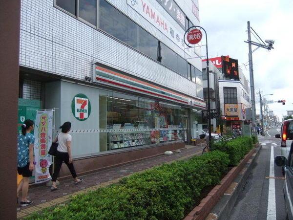 コンビニ　セブンイレブン（コンビニ）まで700m