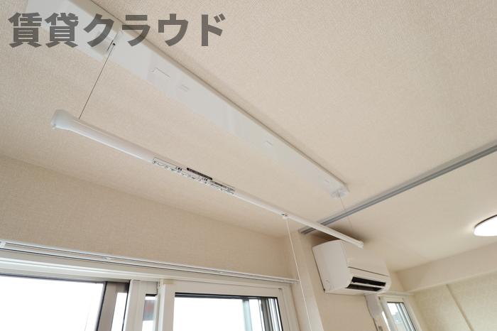 その他部屋・スペース　室内物干しがあります