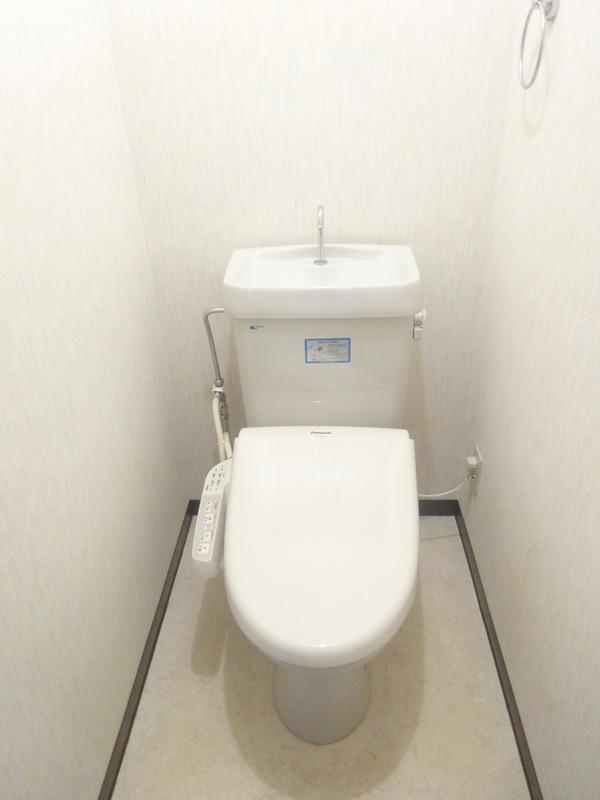 トイレ　温水洗浄便座トイレ（同タイプ）