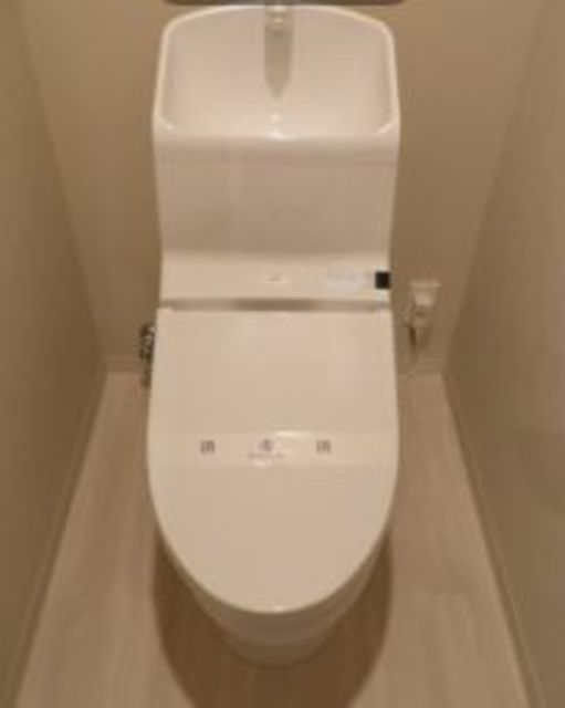 東京メトロ丸ノ内線 中野坂上駅 徒歩5分 9階建 築9年のトイレ写真
