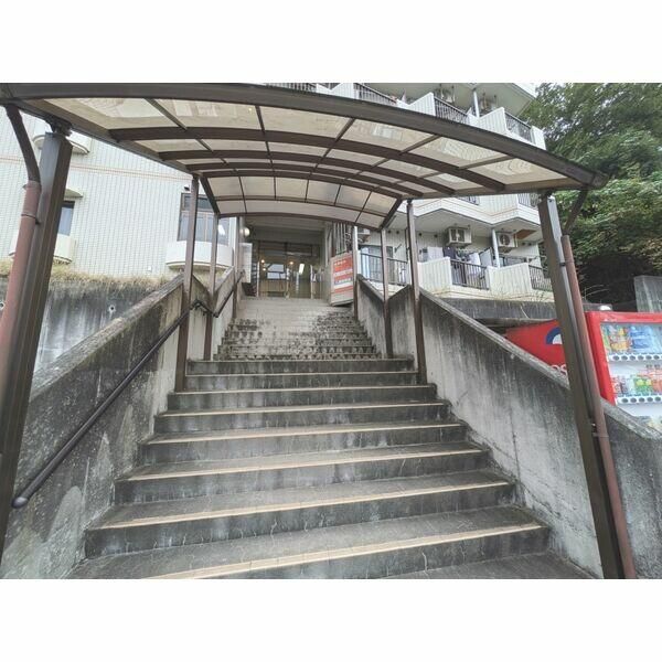 ＪＲ中央線 西八王子駅 バス乗車時間：13分 最寄りバス停で下車 徒歩3分 4階建 築36年の外観写真