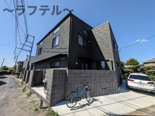 建物外観　1Fフローリング、2F以上はカーペット仕様