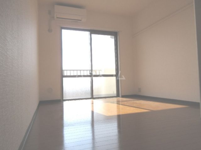 クリオ綱島参番館の居間写真