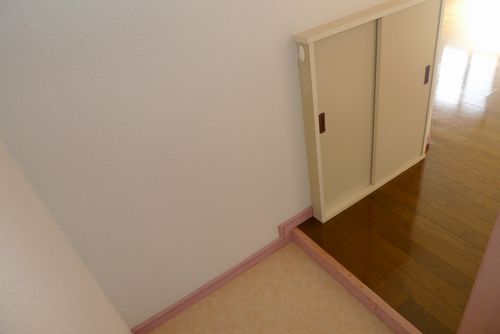 玄関　下駄箱付き