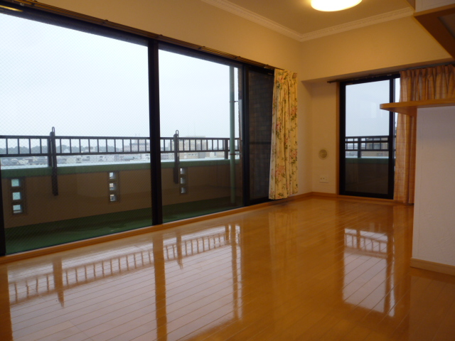 居室・リビング　明るいリビング