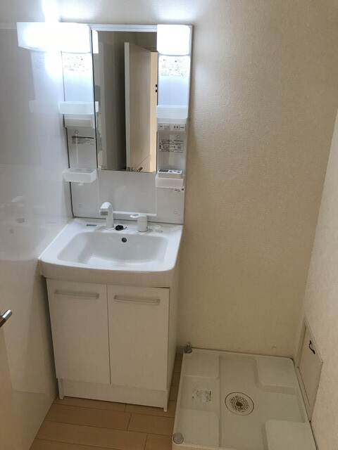 洗面設備　シャワー付洗面化粧台