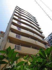 福岡市中央区荒戸のマンションの建物外観