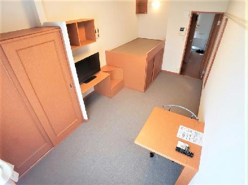 居室・リビング　自然光が入る明るい居室