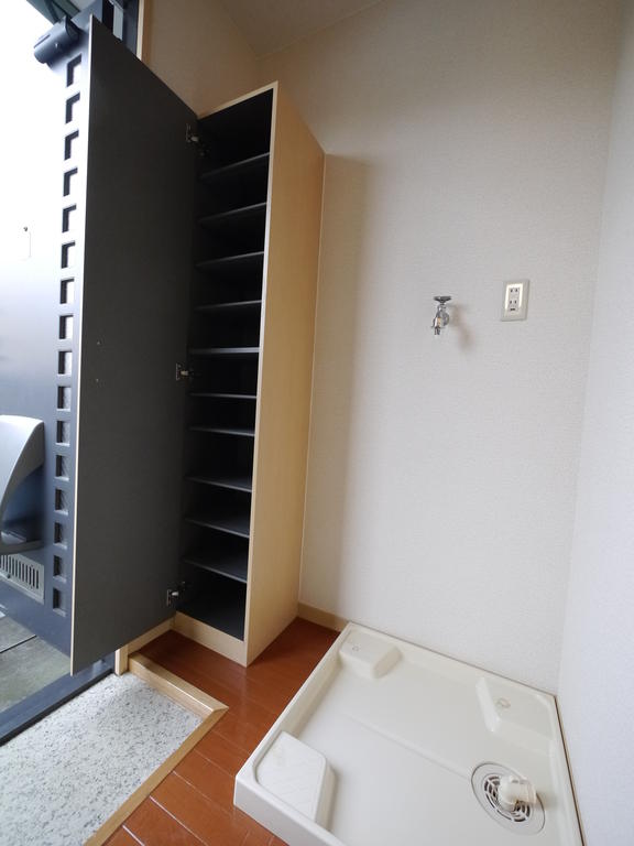 玄関　玄関には大きな下駄箱があります♪