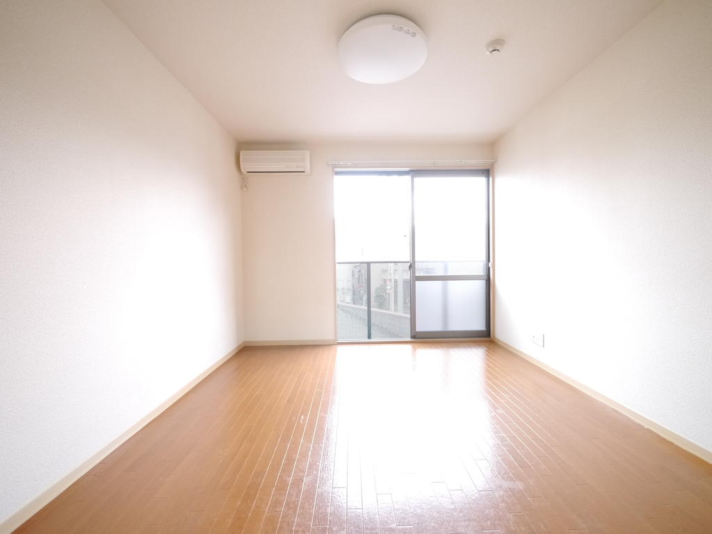 居室・リビング　南向きの明るいお部屋です♪