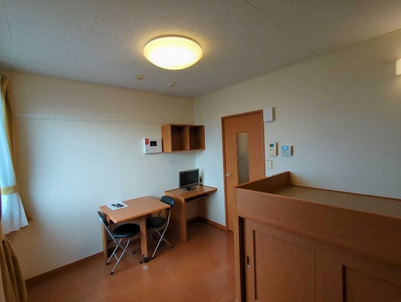 居室・リビング　家具家電付き。