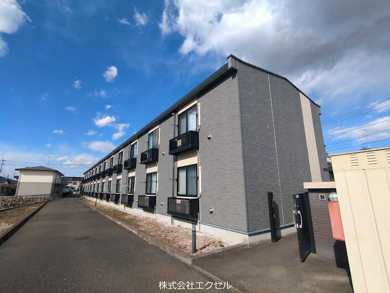 建物外観　周辺にスーパーのある便利な場所です。