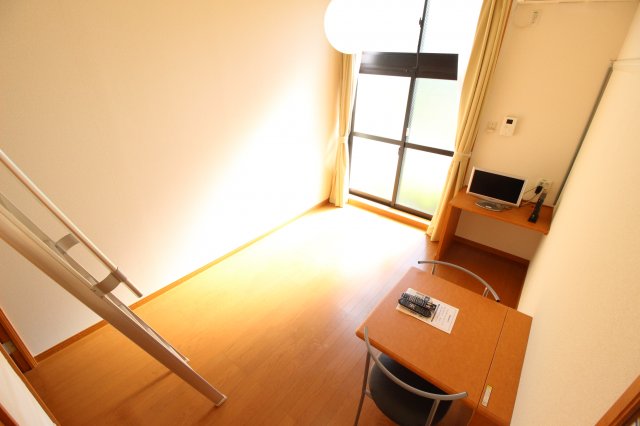 COMFORTひらのIの居間写真
