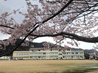 【プラージュ・ウエストの小学校】