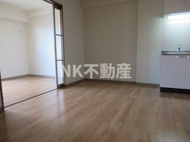 居室・リビング　こちらのリビングで趣味の時間をお楽しみください