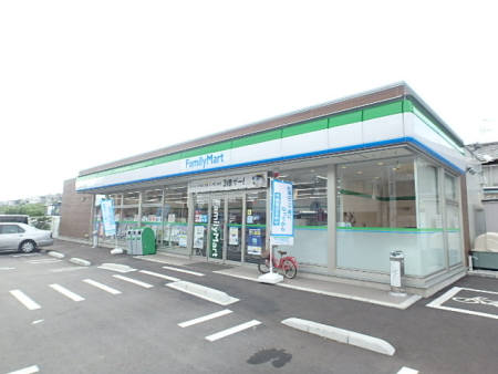 コンビニ　ファミリーマート八幡香月西店（コンビニ）まで404m