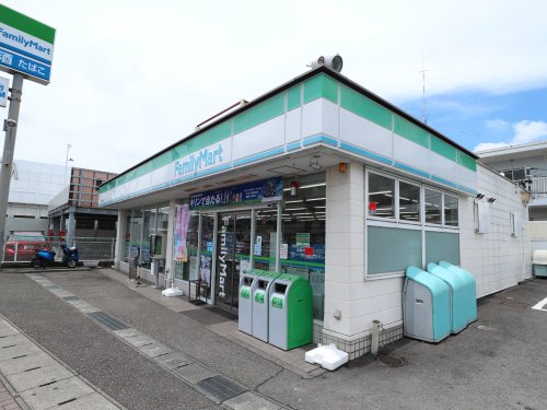 コンビニ　ファミリーマート 静岡瀬名川店（コンビニ）まで180m