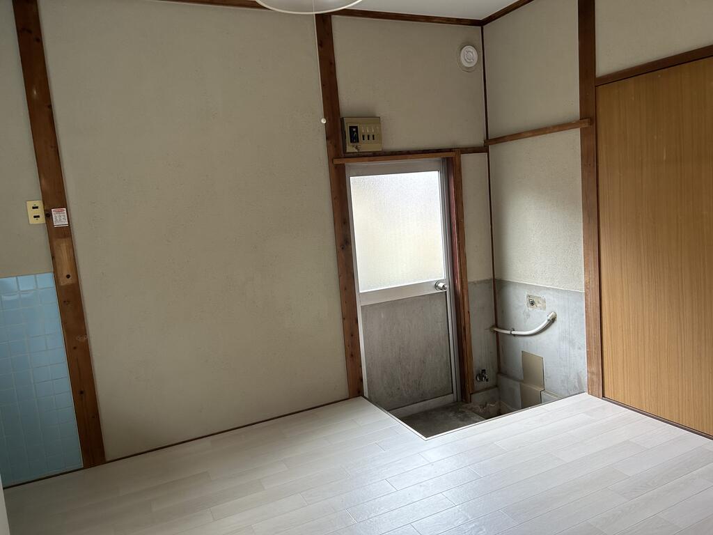 その他設備　勝手口