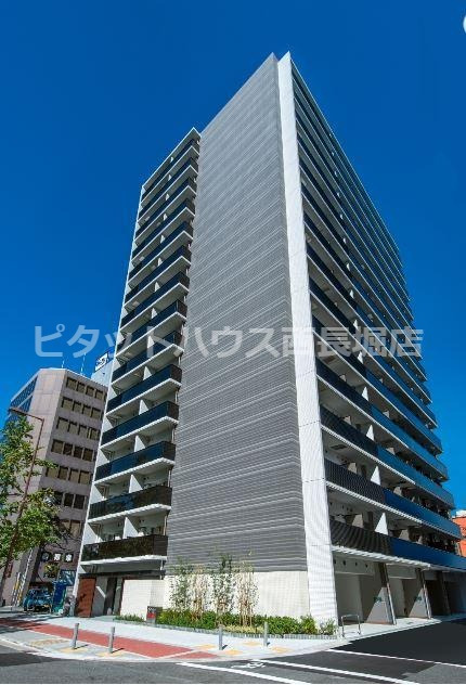 大阪市西区阿波座のマンションの建物外観