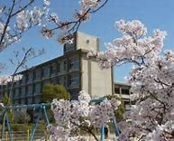 【三木市別所町小林のマンションの小学校】