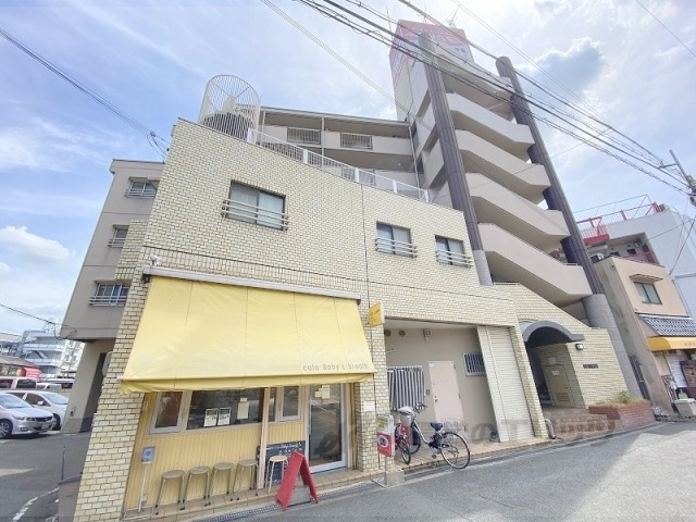 寝屋川市八坂町のマンションの建物外観