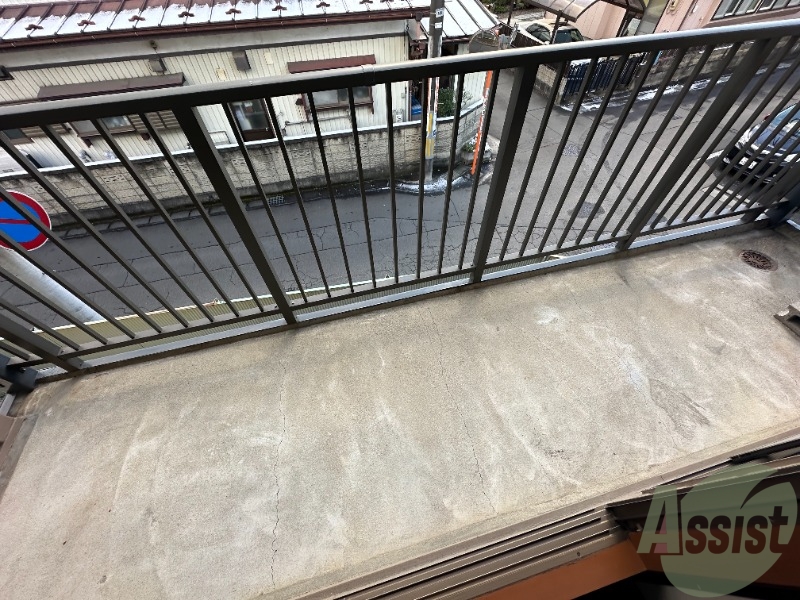 バルコニー　バルコニーは広く洗濯物もしっかり干せます。