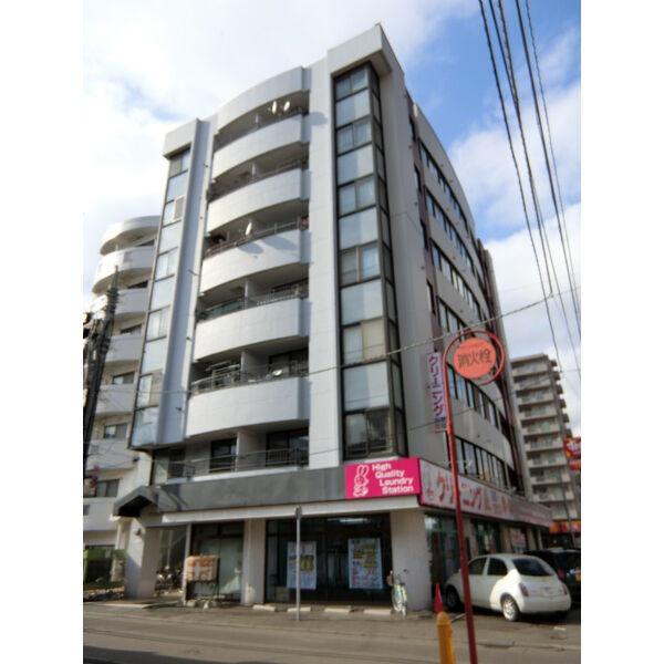 札幌市中央区南十四条西のマンションの建物外観