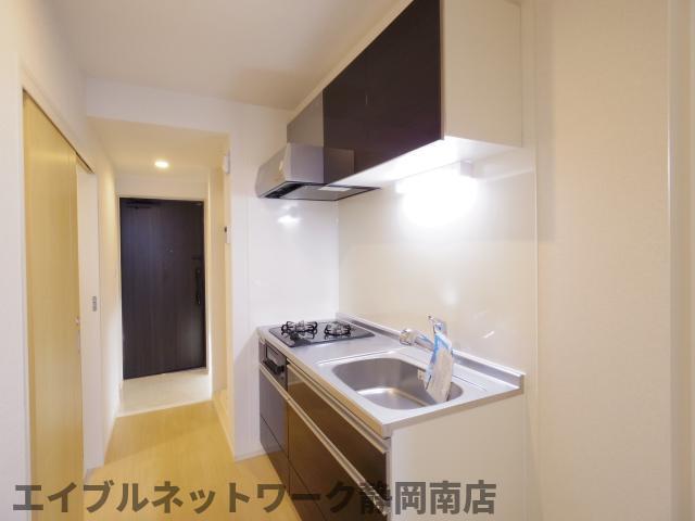 キッチン　コンパクトなキッチンで掃除もラクラク