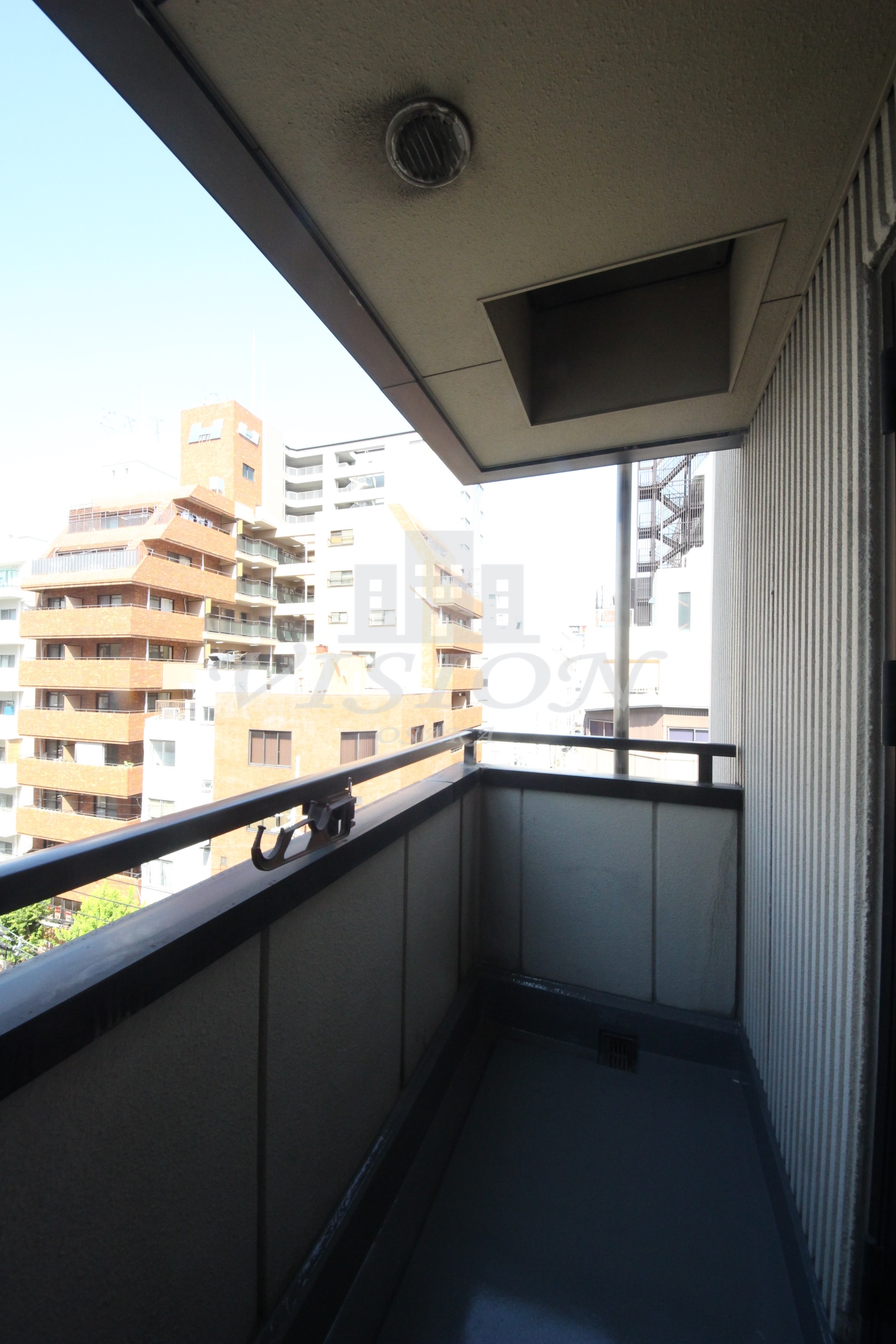 バルコニー　室内写真は別室のものです