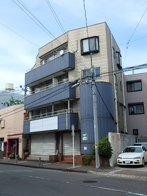 伊東ビルの建物外観