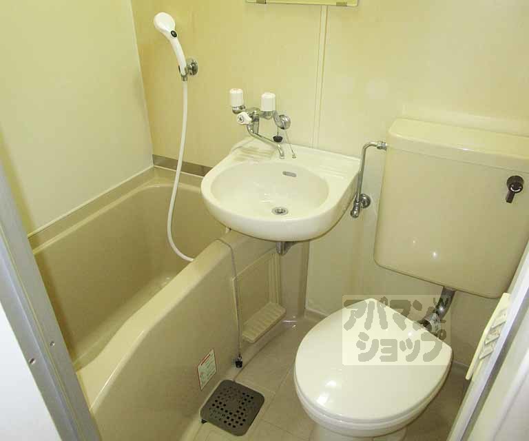 バス・シャワールーム　１０４号室の写真です。