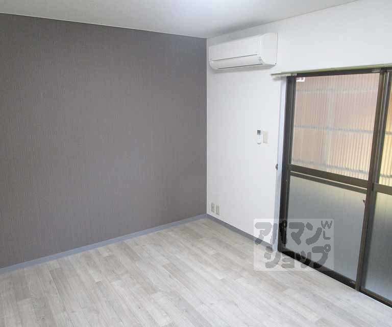 居室・リビング　１０４号室の写真です。