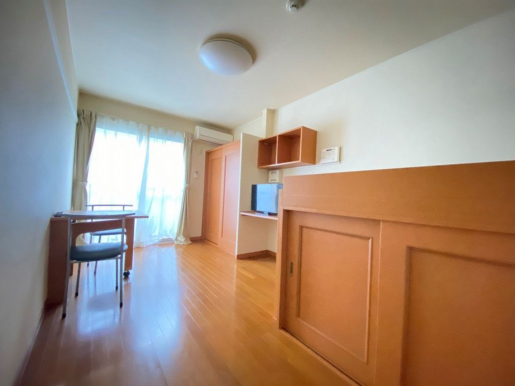 居室・リビング　1階はフローリング・2階は絨毯仕様