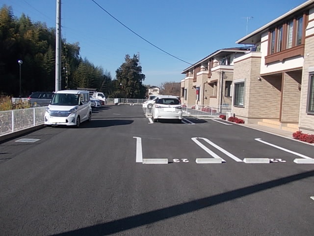 【土浦市神立町のアパートの駐車場】