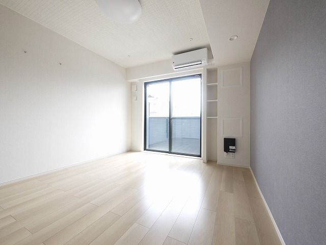 その他部屋・スペース　開放的な寝室です