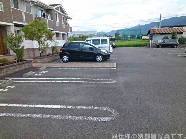 【紀の川市打田のアパートの駐車場】