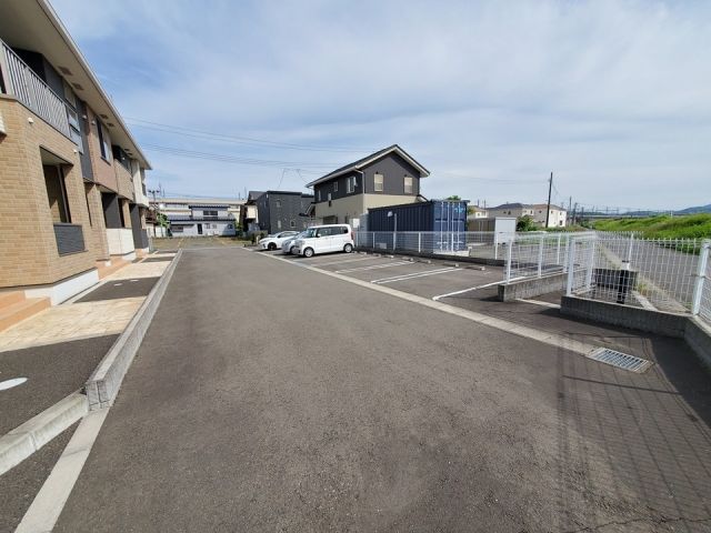 【白石市旭町のアパートの駐車場】