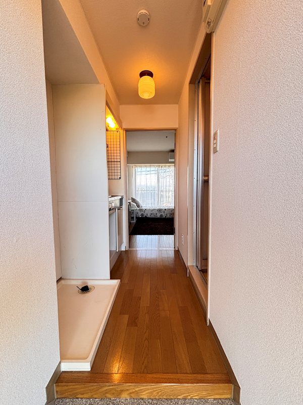 玄関　玄関に収納・棚もあります♪