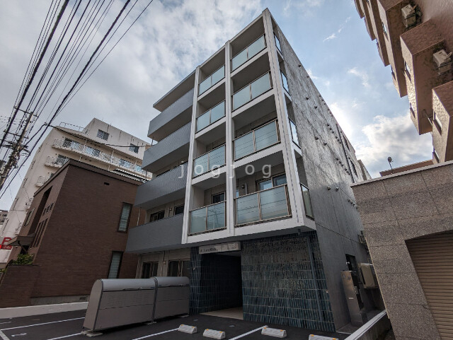 【札幌市中央区南六条西のマンションの建物外観】