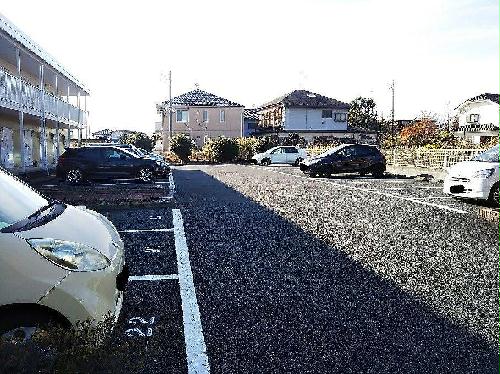 【レオパレスサンメイトフジの駐車場】