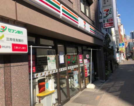 【新宿区西新宿のマンションのコンビニ】