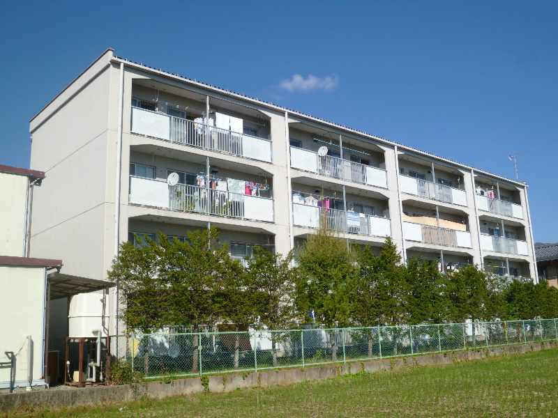 【シャトー弐番館の建物外観】