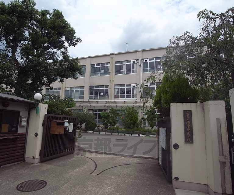 【京都市右京区梅津林口町のアパートの小学校】