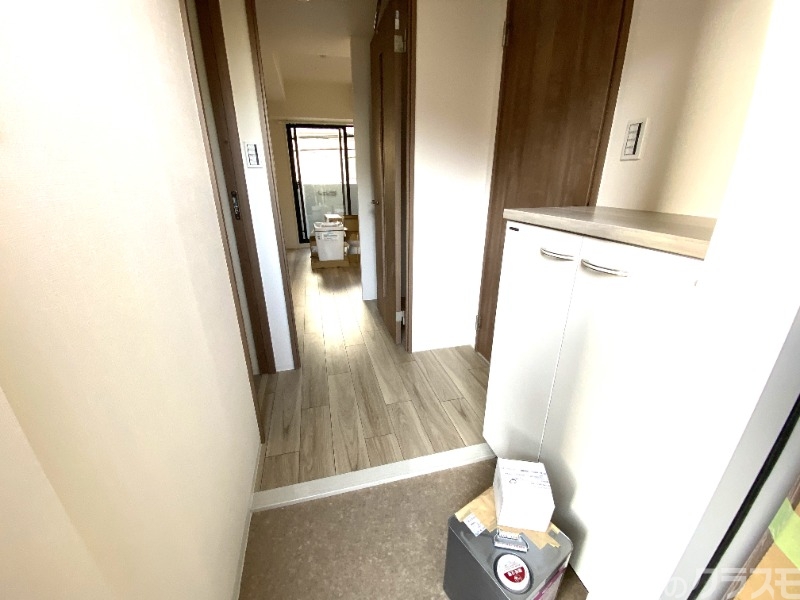 玄関　玄関を一歩入ると・・・こんな感じです。