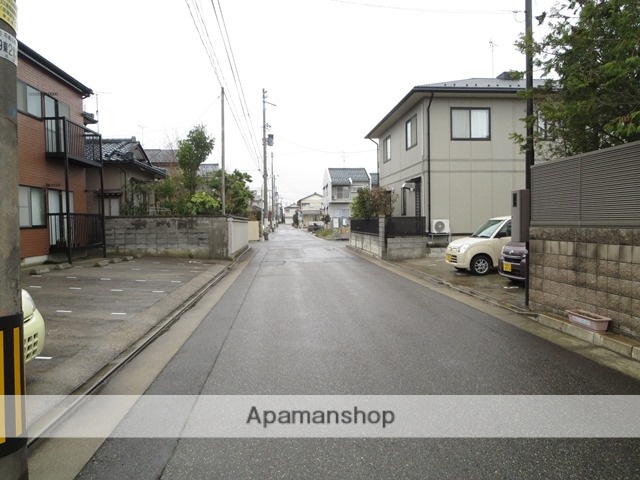 その他　前面道路（その他）まで0m