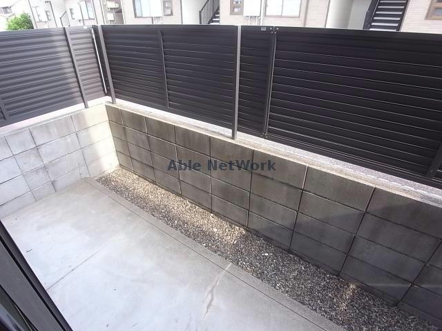 バルコニー　同型タイプ部屋