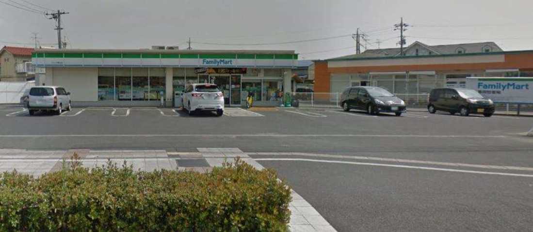 コンビニ　ファミリーマート（コンビニ）まで207m