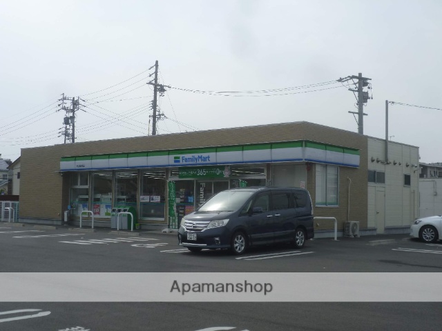 コンビニ　ファミリーマート（コンビニ）まで450m