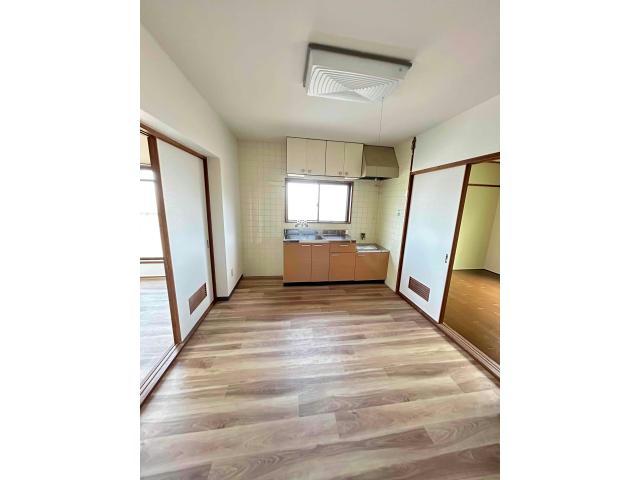 下関市 3階建 築40年のキッチン写真