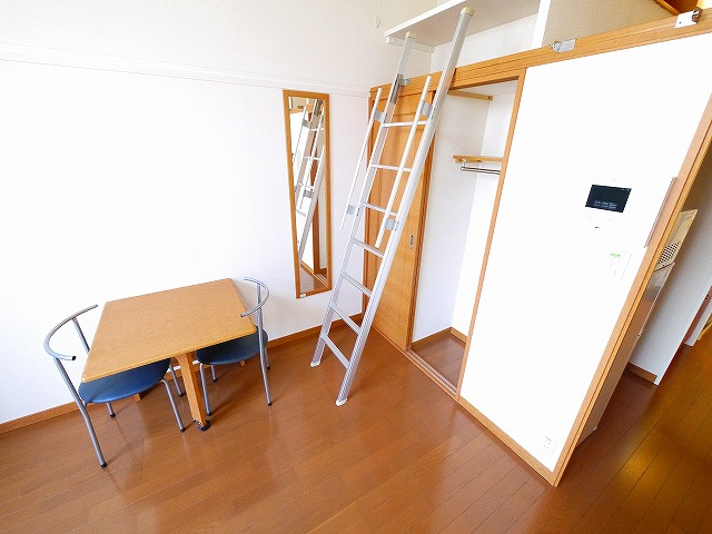 セキュリティ　内装は落ち着いています